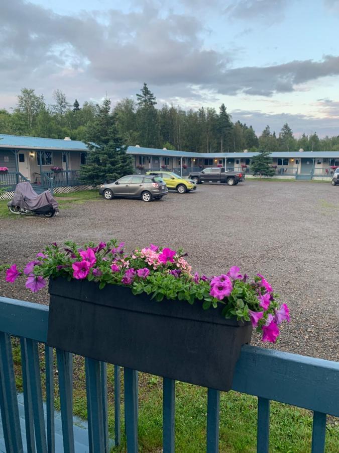Motel De L'Anse Port-Daniel Exteriér fotografie