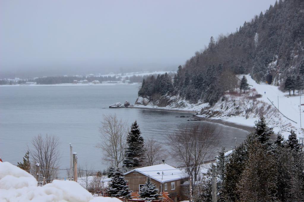 Motel De L'Anse Port-Daniel Exteriér fotografie