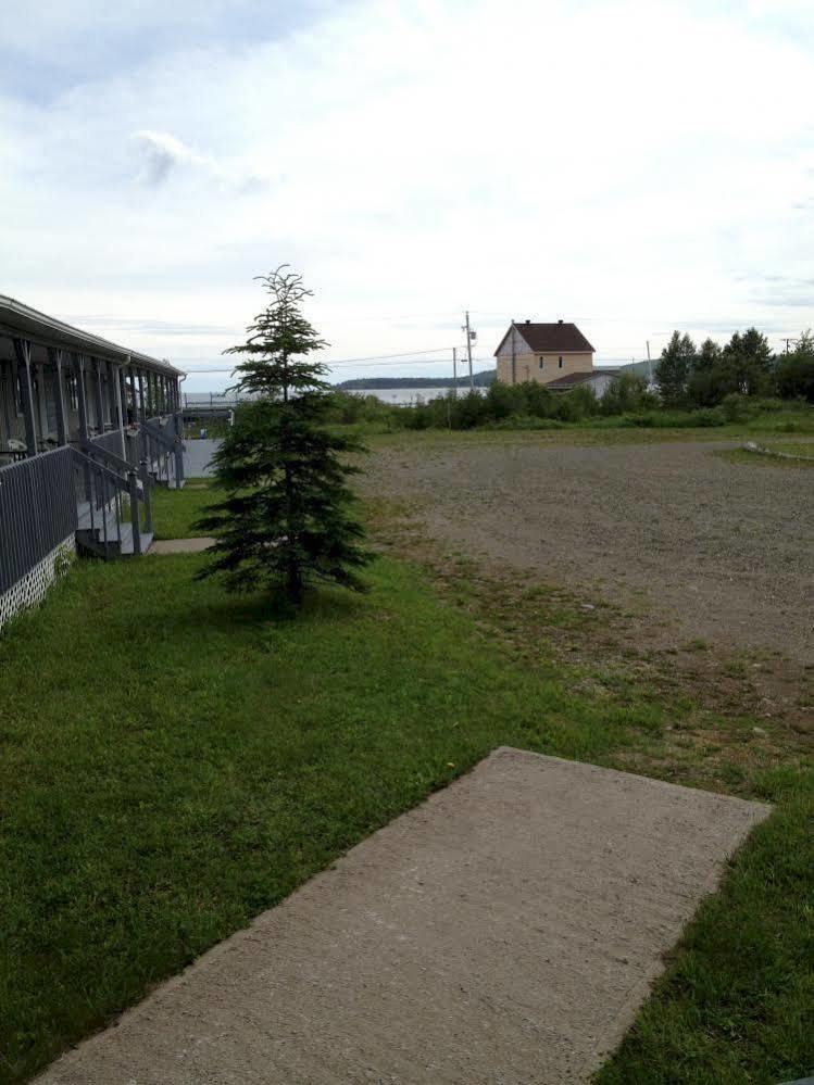 Motel De L'Anse Port-Daniel Exteriér fotografie